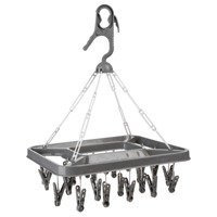 Szürke ruhaszárító, klipszekkel akasztható.