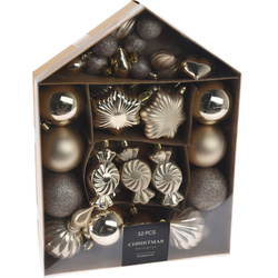 Különböző alakú díszek készlete, 32 darab.