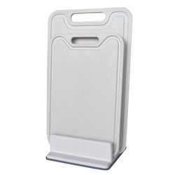 Két vágódeszka állványon.