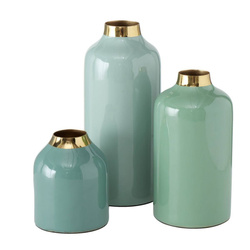 Kék vázák arany részletekkel, 3 darabos készlet.