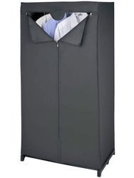 Hordozható, összecsukható szekrény Deep Black WENKO, praktikus bútor, amely cipzárral zárható és védi a portól.