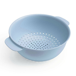 Fogantyúval ellátott szűrőedény, 3l