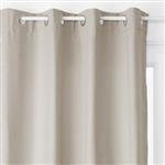 Poliészter függönyök, díszítő kiegészítők a modern belső terekhez.