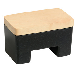 Vizes vajtartó fából készült fedéllel