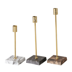 LAGRO egy gyertyatartó készlet egy gyertyához, márványt utánzó beton alapzattal.