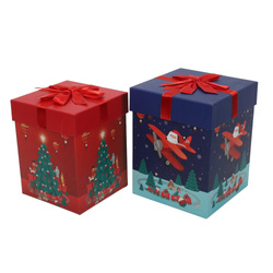 Két ajándékdoboz Mikulás mintával, 26 és 23 cm