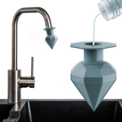 A DIAMENT szilikon fedél a csaptelepre tisztítja a vízkövet és a lerakódásokat.