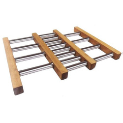 Bambusz elemekkel ellátott kihúzható edényalátét