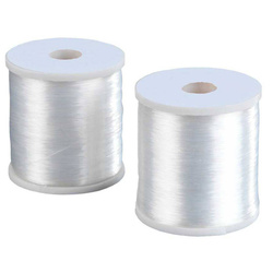 Két darab varrószál.