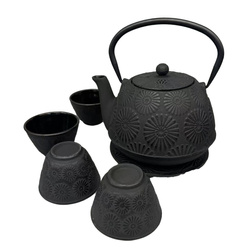 KOGA öntöttvas teáskanna csészékkel és alátéttel, 1200 ml, fekete