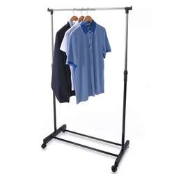 Ruhafogas - gurulós szekrény