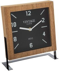 Díszes óra talapzaton