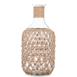 Díszes üveg természetes színű zsinórból készült fonatban.