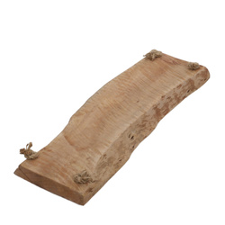 Fából készült tálca ételek szállítására és tálalására.