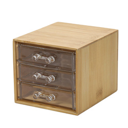 Sminkeszköz-tartó három átlátszó fiókkal.