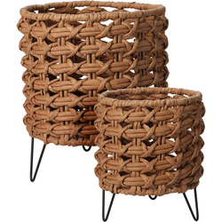 Két méretben kapható fonott virágcserép-borítások.