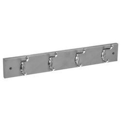 Fából készült akasztó 4 fém kampóval