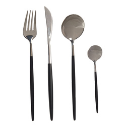 Díszes evőeszközkészlet két személy számára MIRROR