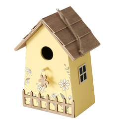 Fából készült fészekodú KAMILLE, virágmintás, magassága 22 cm