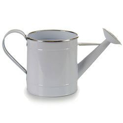 Kaspó öntözőkanna formájú, fém, fehér, magassága 18 cm.