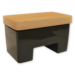 Vizes vajtartó fából készült fedéllel