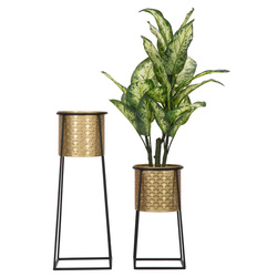 Rácsos virágcserép-borítók állványon