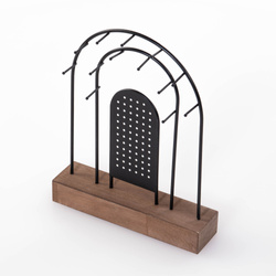 Fém ékszertartó állvány, fa alap, 18 x 4,5 cm