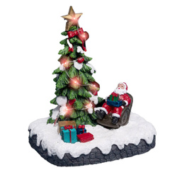 Karácsonyi városka, ünnepi jelenet Mikulással a karácsonyfánál