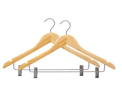 Fából készült akasztók fém csipeszekkel a COMFY PLACES-től, 2 darab