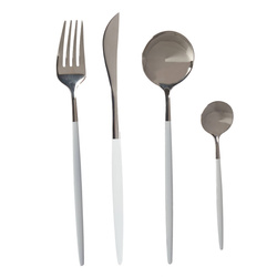 Díszes evőeszközkészlet két személy számára MIRROR