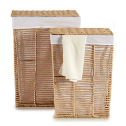 Két darab fedeles fonott kosár.